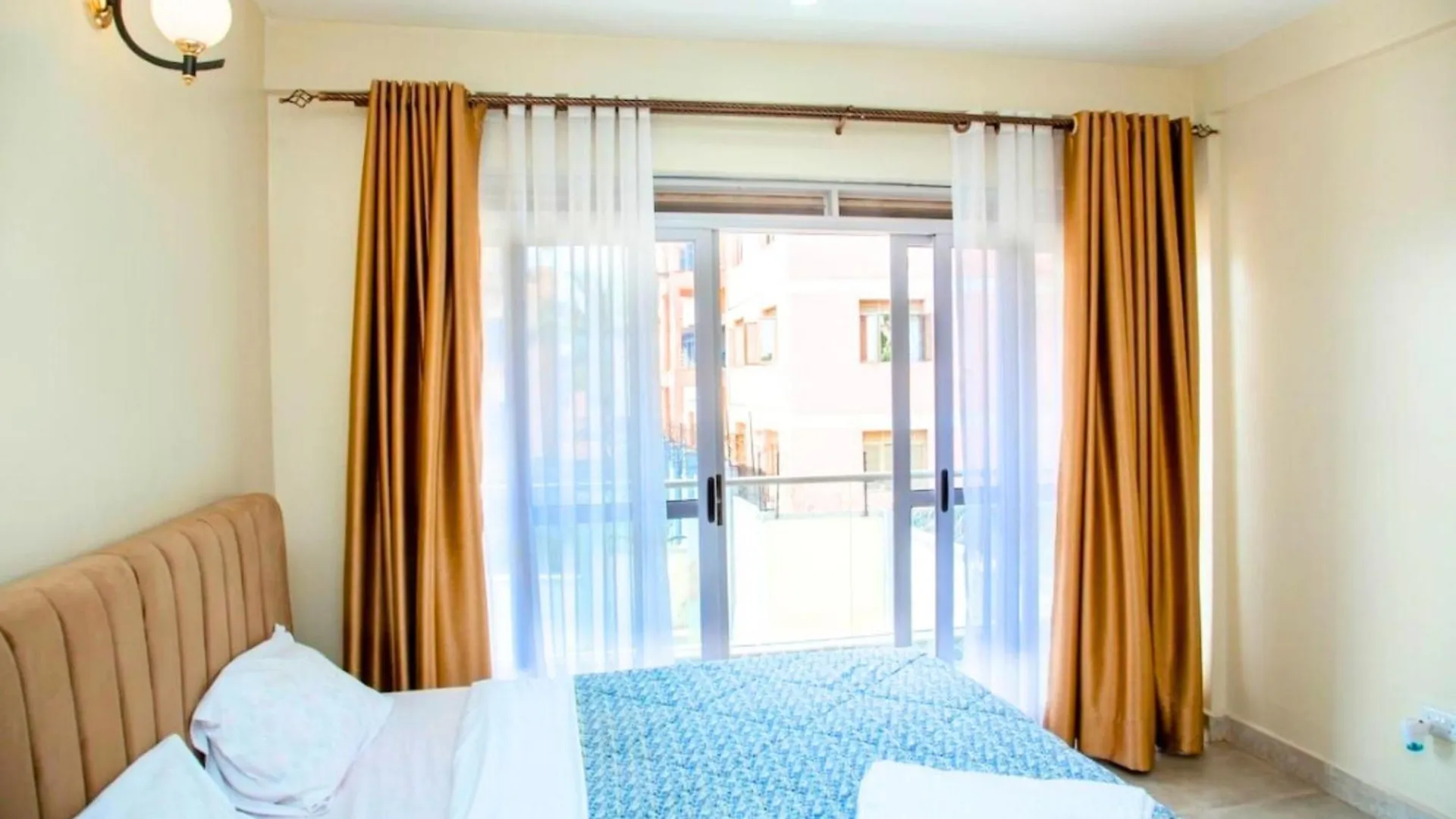 Spacious 2-Bed 2-Bath Apartment In Kampala-Muyenga 0*, Kampala